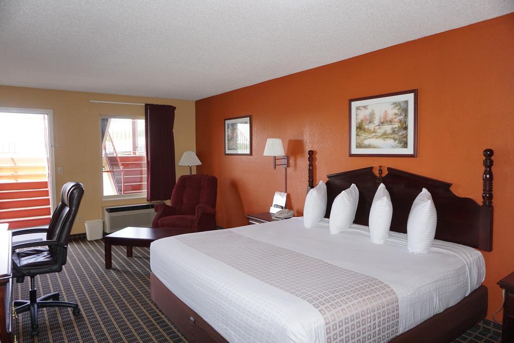 Star Plus Inn & Suites Selmer Экстерьер фото