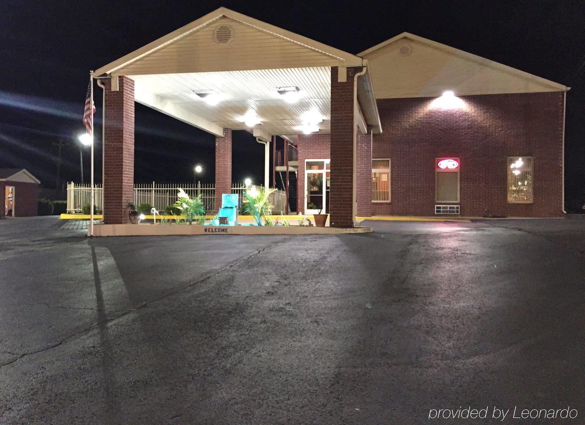 Star Plus Inn & Suites Selmer Экстерьер фото