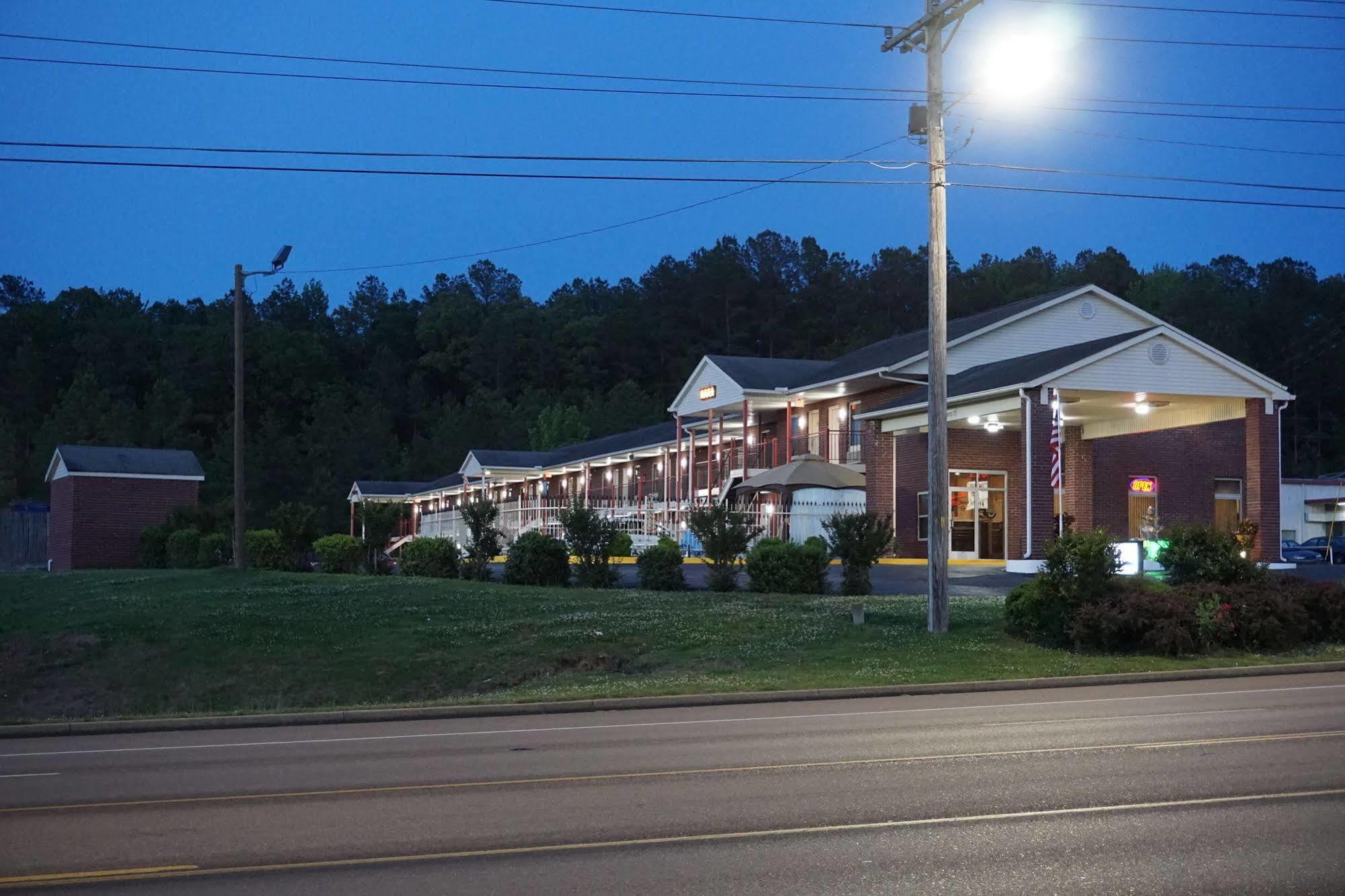 Star Plus Inn & Suites Selmer Экстерьер фото
