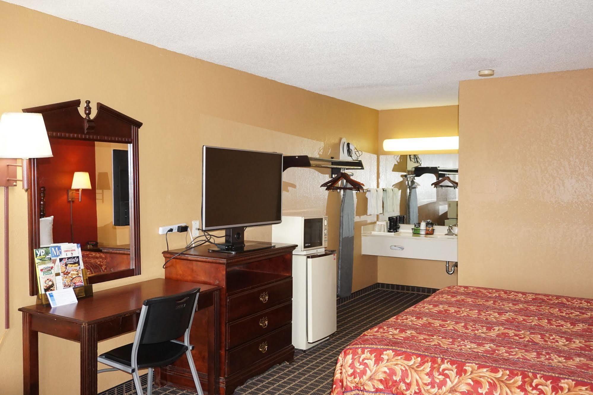 Star Plus Inn & Suites Selmer Экстерьер фото