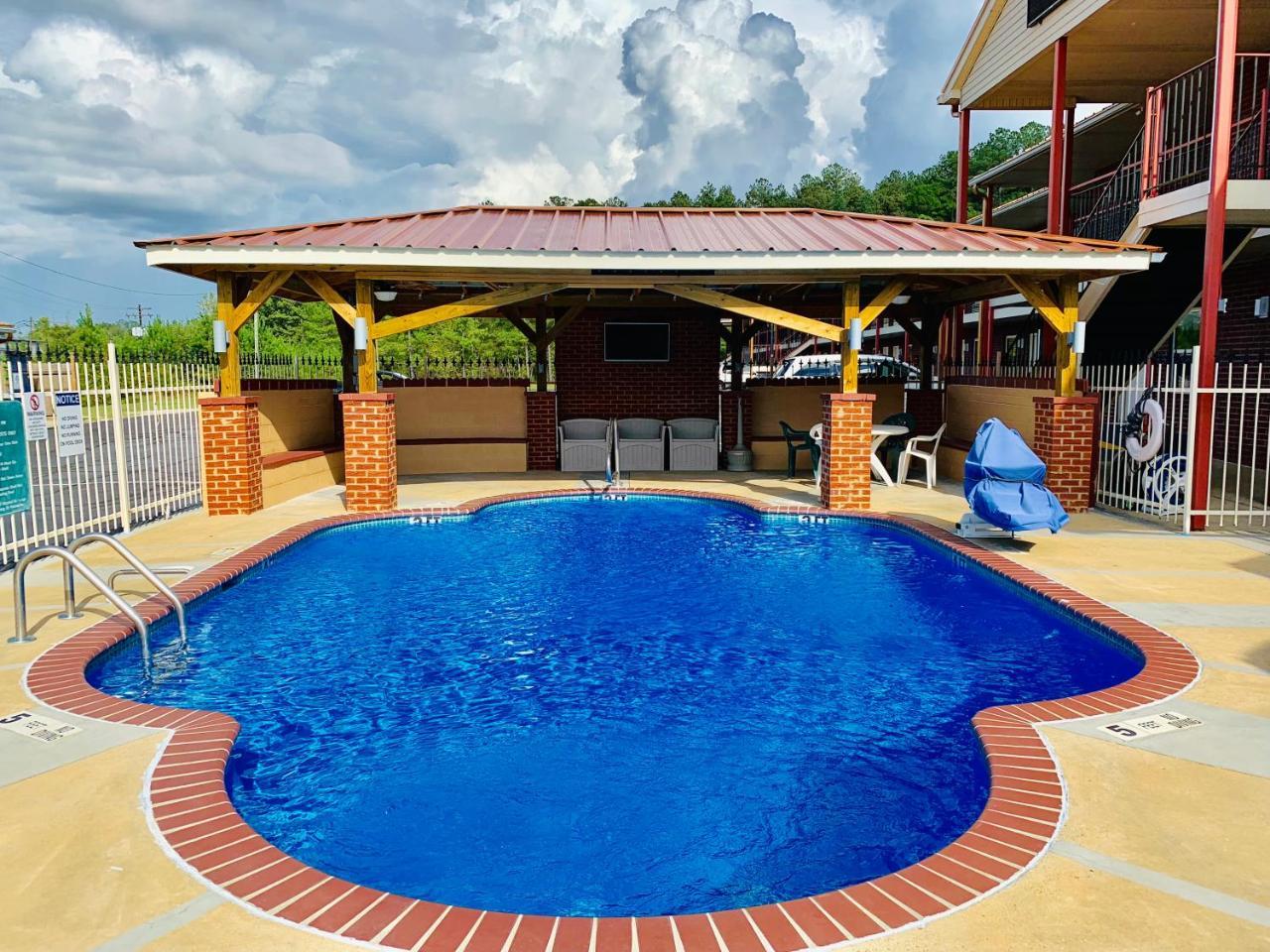 Star Plus Inn & Suites Selmer Экстерьер фото