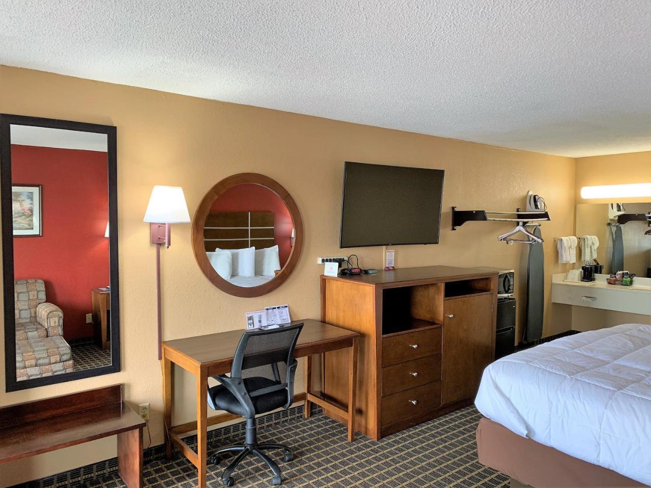 Star Plus Inn & Suites Selmer Экстерьер фото
