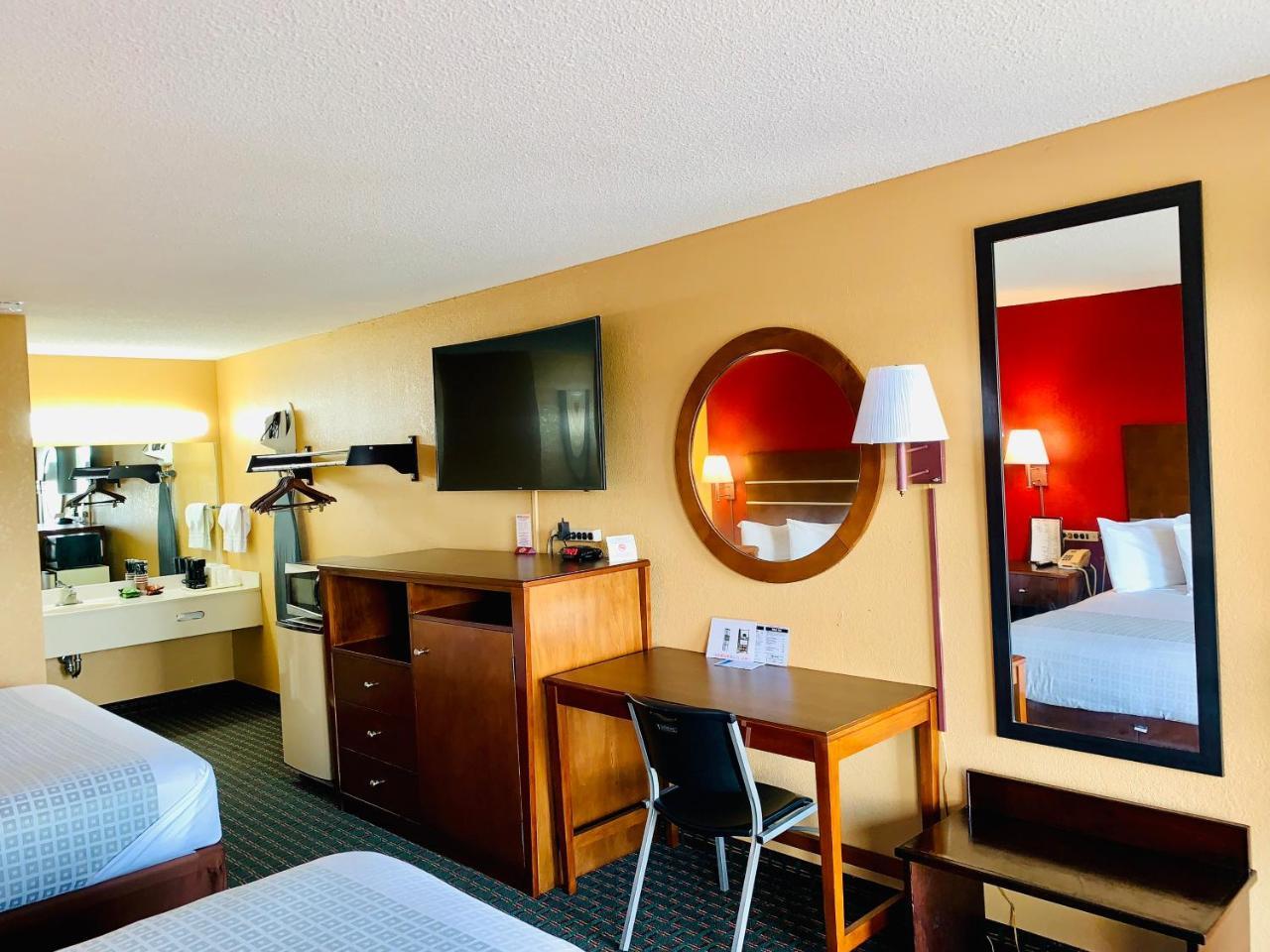 Star Plus Inn & Suites Selmer Экстерьер фото