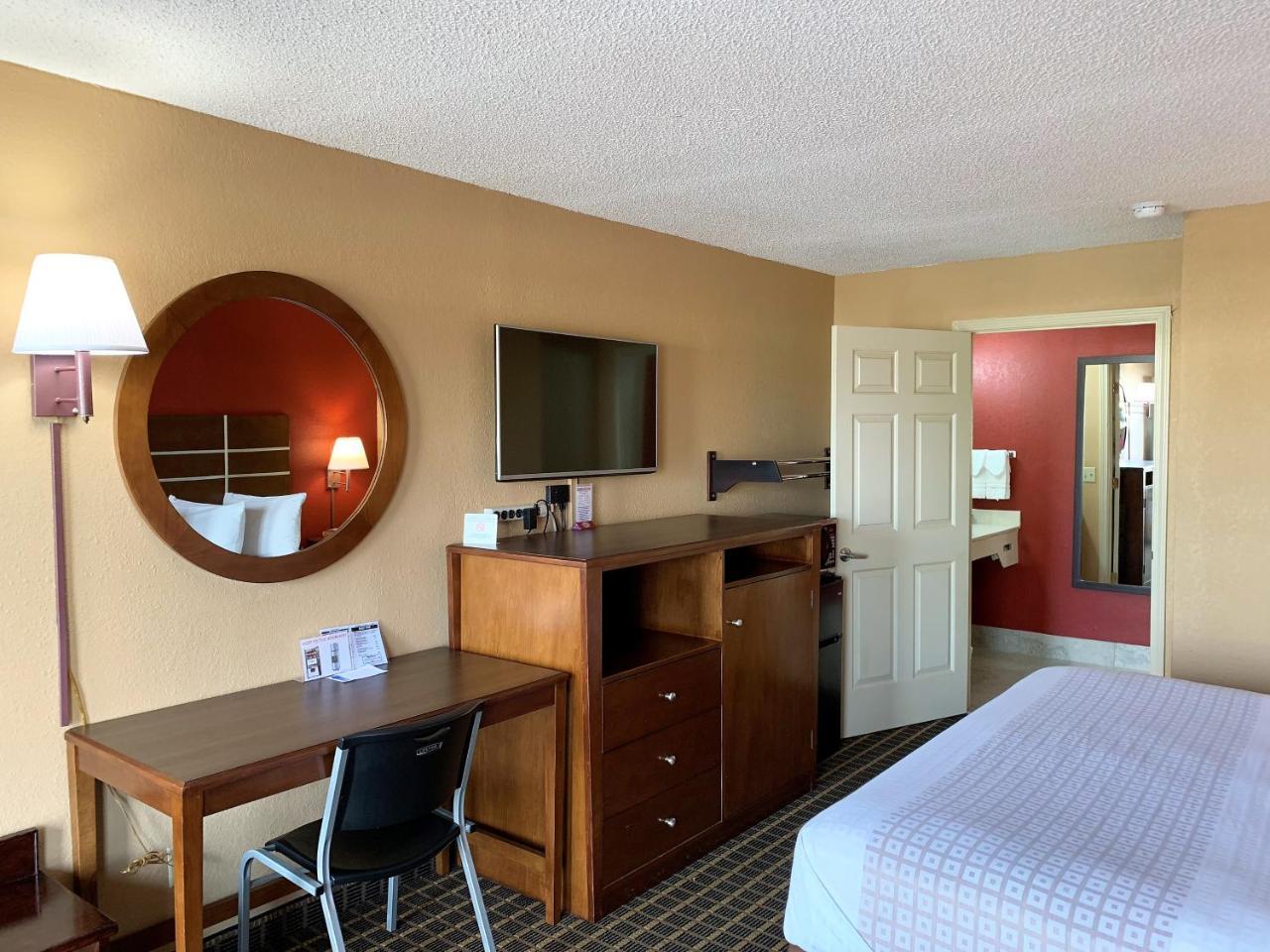 Star Plus Inn & Suites Selmer Экстерьер фото