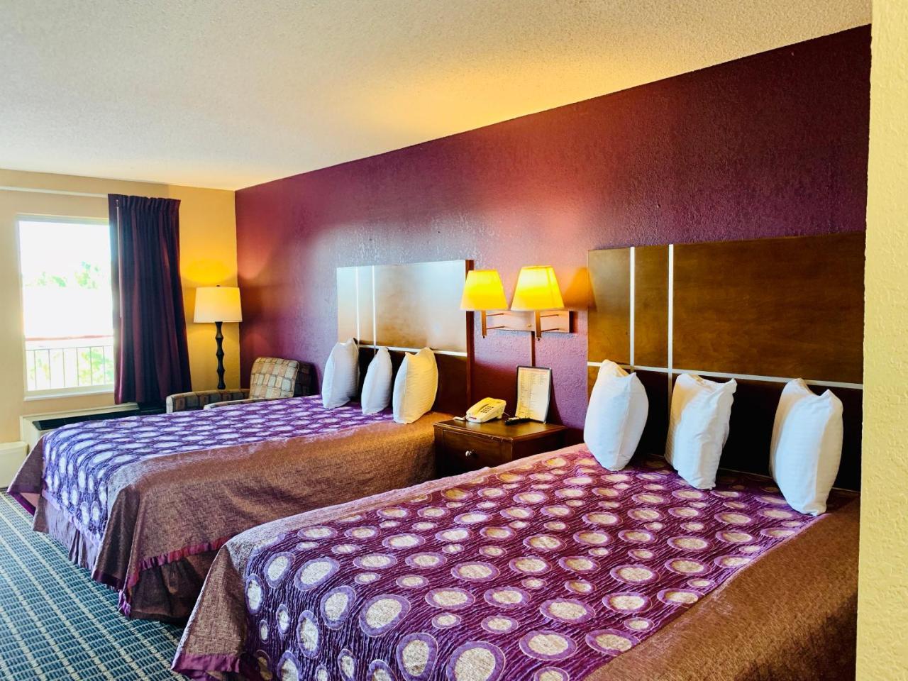 Star Plus Inn & Suites Selmer Экстерьер фото