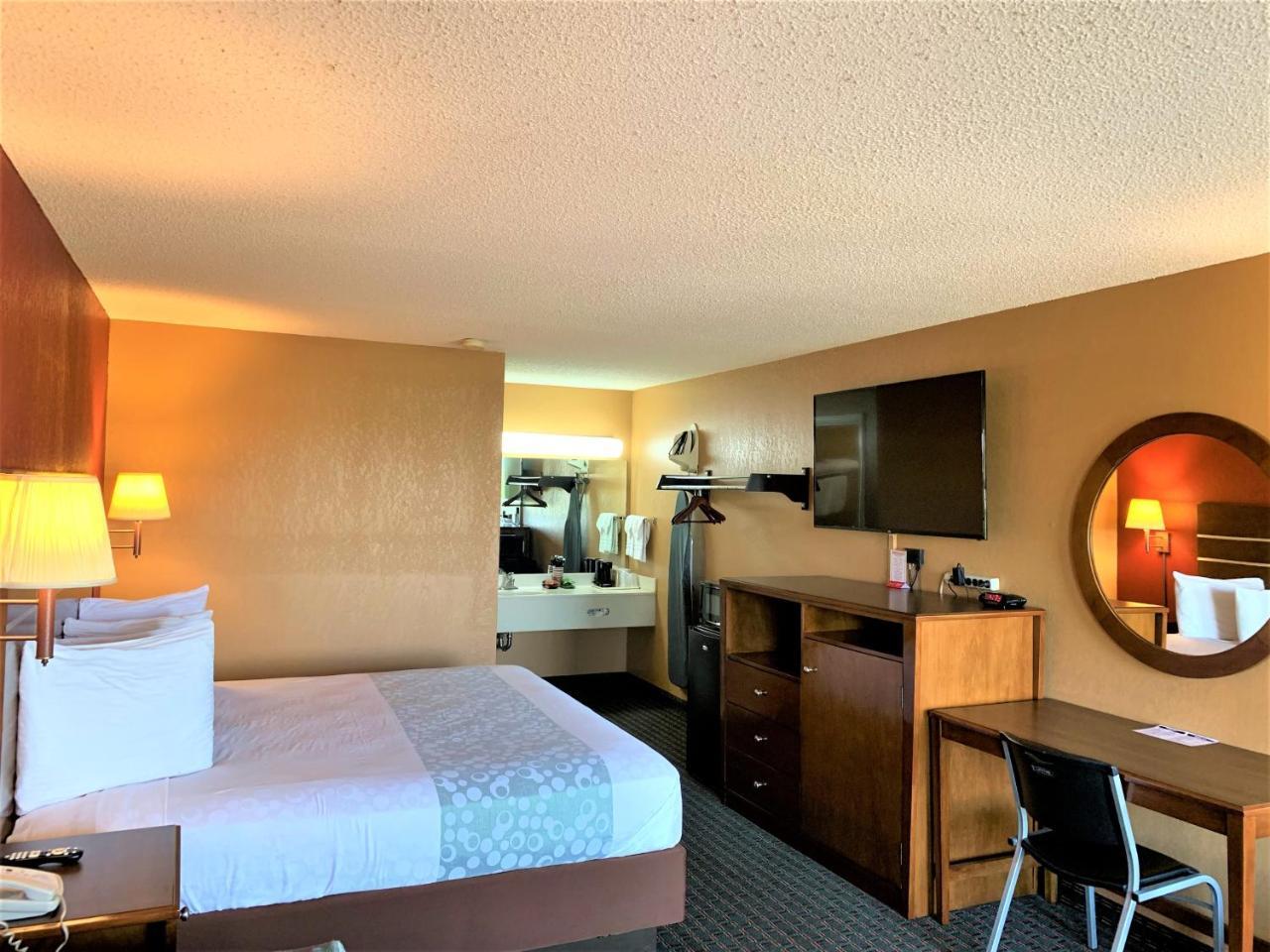 Star Plus Inn & Suites Selmer Экстерьер фото